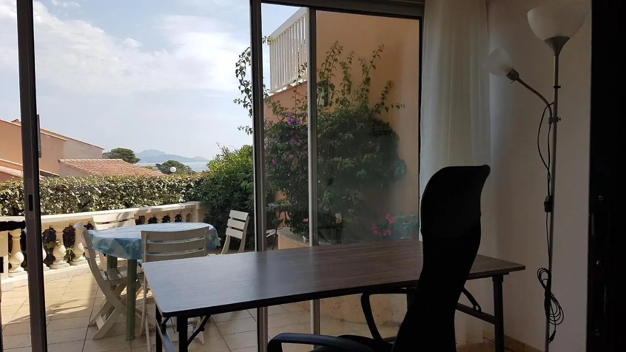 Logement calme proche mer, 4 personnes, St Aygulf Fréjus Appartement